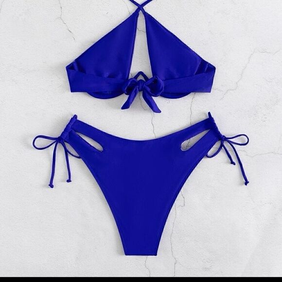 Bikini    - Picture 5 of 9